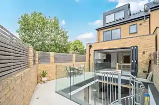11 Hill House Road, photo 2