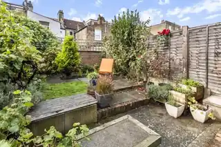 11 Holdenby Road, photo 3