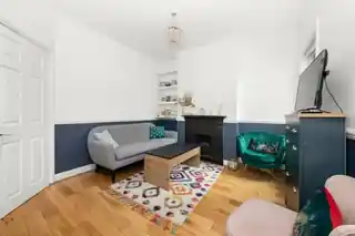 11 Knighton Park Road, photo 3