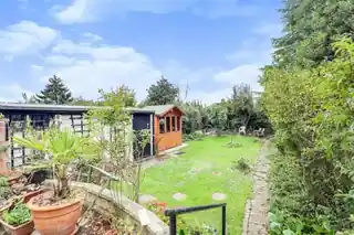11 Lamerton Road, photo 2
