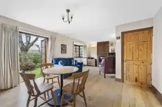 11 Lower Downs Road, photo 2