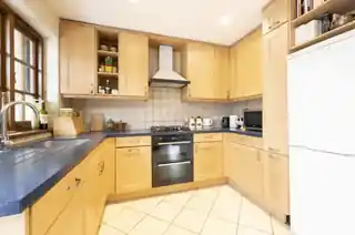 11 Lower Downs Road, photo 4
