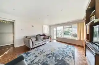 11 Merryfield Gardens, photo 2