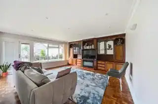 11 Merryfield Gardens, photo 4