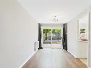 11 Middlefields, photo 4