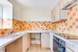 11 Millstream Close, photo 2