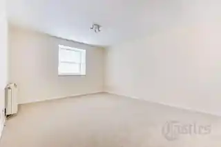 11 Millstream Close, photo 3