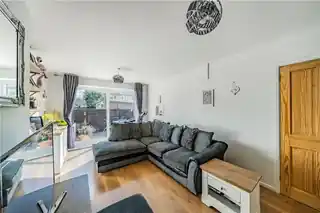 11 Park Road East, photo 2