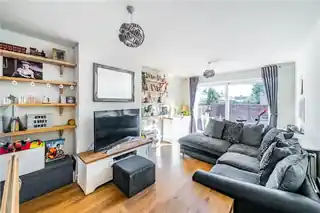 11 Park Road East, photo 3