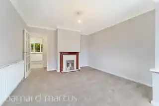 11 Park Way, photo 3