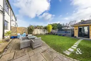 11 Parkhurst Road, photo 2