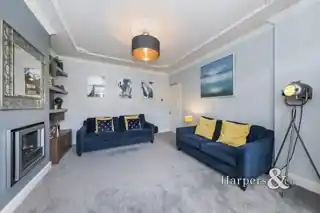 11 Parkhurst Road, photo 4