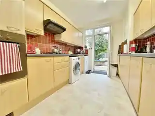 11 Pauline Crescent, photo 3