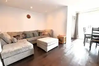 11 Portman Close, photo 2