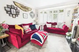 11 Rhodrons Avenue, photo 4