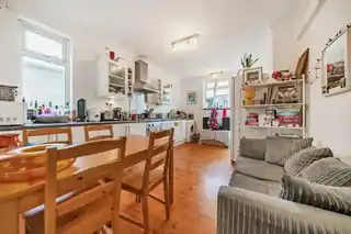 11 Rothesay Avenue, photo 2