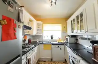 11 Sheldon Road, photo 3