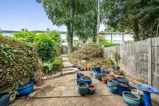 11 Stambourne Way, photo 4
