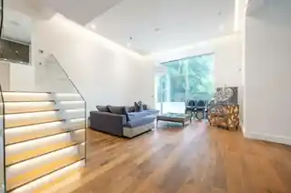 11 Strathray Gardens, photo 2
