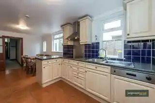 11 Torbay Road, photo 3