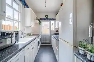 11 Tower Gardens Road, photo 3