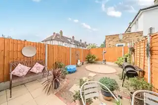 11 Tower Gardens Road, photo 4