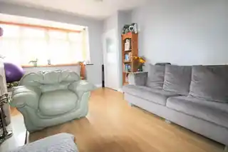 11 Warwick Crescent, photo 2