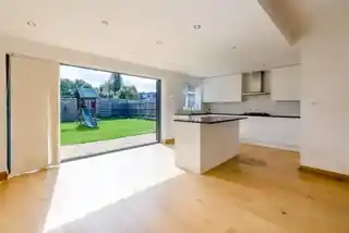 11 Wentworth Drive, photo 2