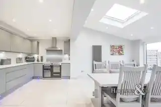 11 Wood Close, photo 2
