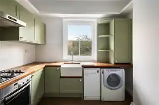 110 Chatsworth Road, photo 3