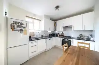 110 Coldharbour Road, photo 3