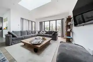 110 Derwent Avenue, photo 3
