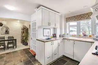 110 Joydens Wood Road, photo 2