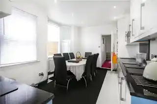 110 Richmond Road, photo 3