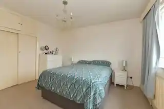 110 Shepherds Close, photo 3