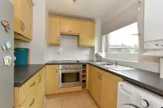 110 Shepherds Close, photo 4