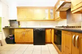 110 Stanley Road, photo 4