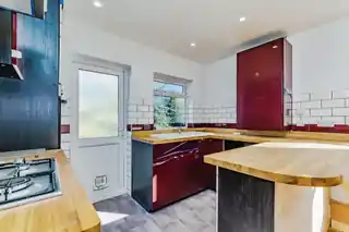 111 Burlington Road, photo 3