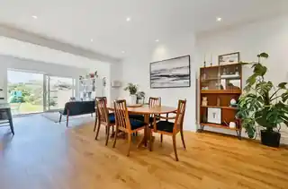 111 Burnt Oak Lane, photo 2