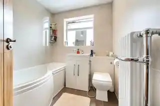 111 Clockhouse Lane, photo 3