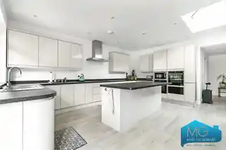 111 Millway, photo 3