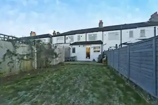 111 Victoria Road, photo 2