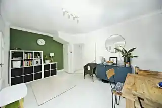 111 Victoria Road, photo 3