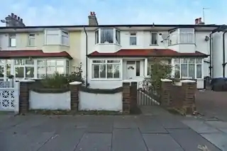 111 Victoria Road, photo 4