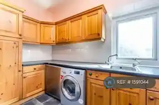 111 Welldon Crescent, photo 3