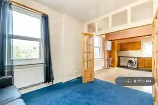 111 Welldon Crescent, photo 2