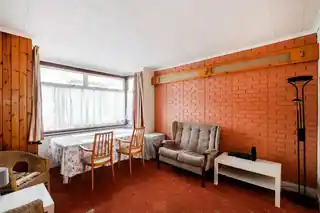 112 Ainslie Wood Road, photo 3