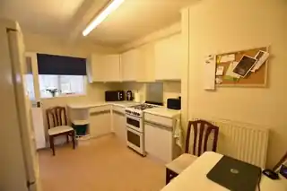 112 Hampton Road West, photo 3