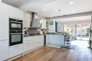 112 Thornton Road, photo 2