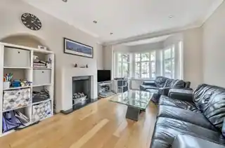 112 Tudor Drive, photo 3